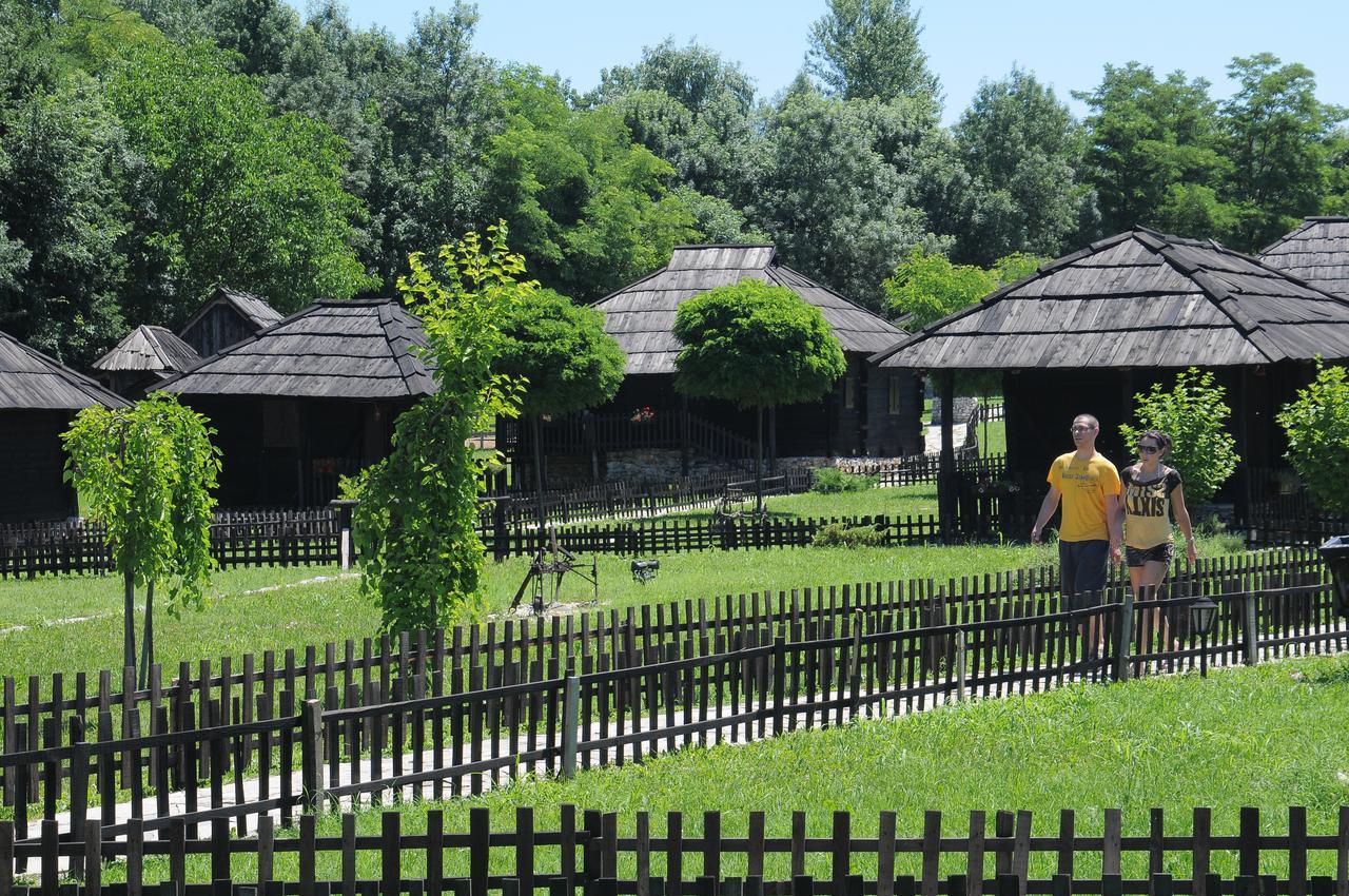 Etno Selo Moravski Konaci Велика-Плана Экстерьер фото
